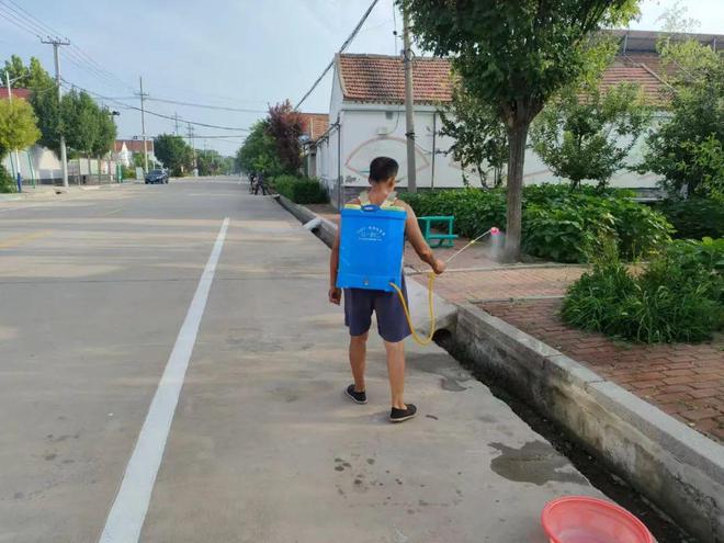 邹平市明集镇集中开展夏秋季灭蚊蝇活动